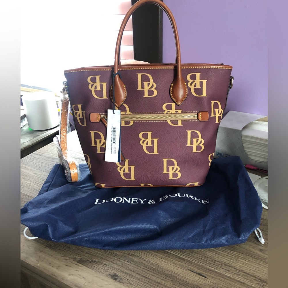 NWT Dooney & Bourke crossbody/tote